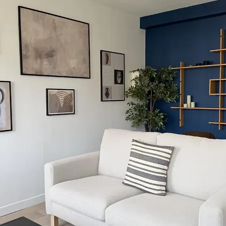 아파트 One-bedroom Close To The Center. 릴