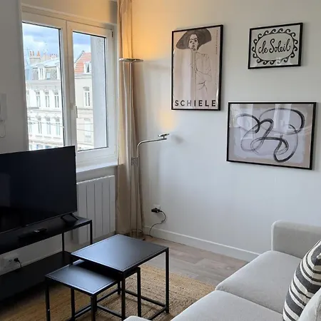 One-bedroom Close To The Center. 아파트 릴