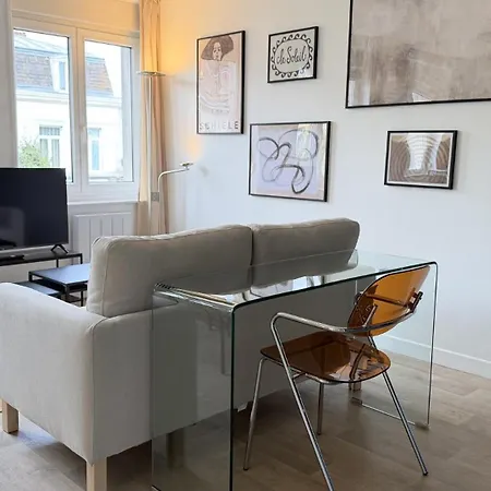 One-bedroom Close To The Center. * 릴