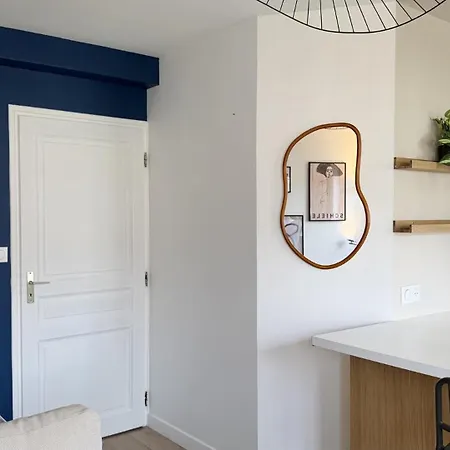 One-bedroom Close To The Center. 아파트 릴