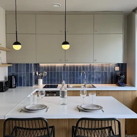 One-bedroom Close To The Center. 릴