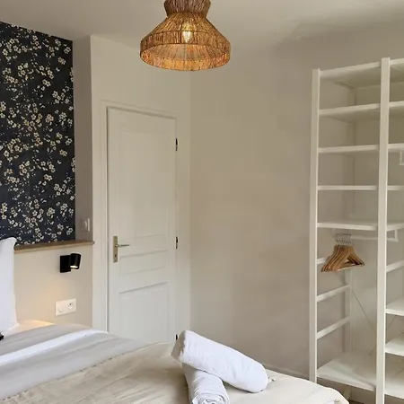 One-bedroom Close To The Center. 릴